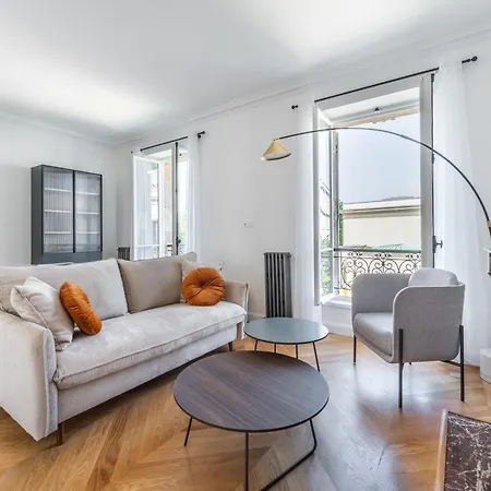 Luxe & Vue Tour Eiffel - Alma Apartman *